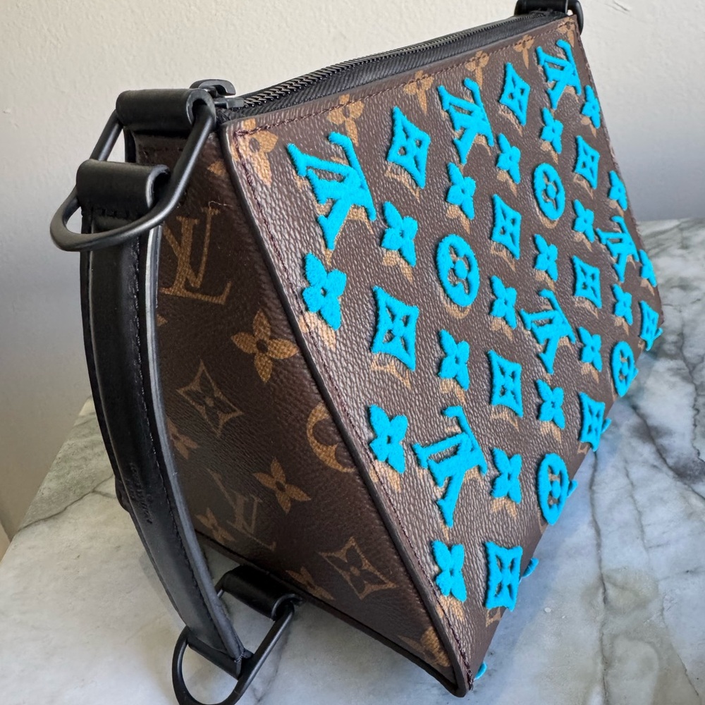 Louis Vuitton Shoulder Bag Monogram Canvas Triangle Messenger